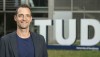 Der Professor fuer Wirtschaftsinformatik an der TU Dresden, Patrick Zschech, auf dem TU Campus in Dresden